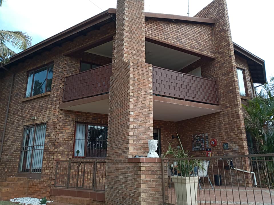 DIY and custom steel palisade fence weave and cladding. Quality guaranteed.